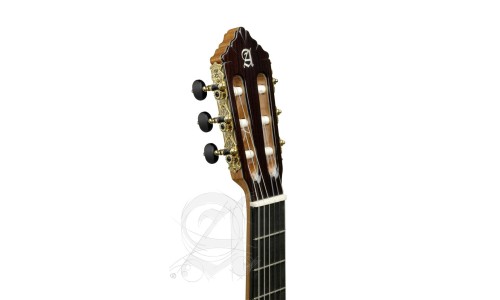 Alhambra 825 Classic Guitar 11P - Natural