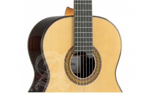 Alhambra 825 Classic Guitar 11P - Natural