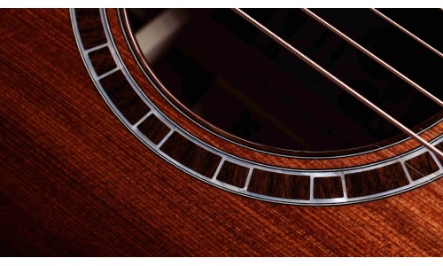 Taylor Custom #32 Grand Auditorium - Sinker Redwood And Honduran Rosewood