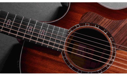 Taylor Custom #32 Grand Auditorium - Sinker Redwood And Honduran Rosewood