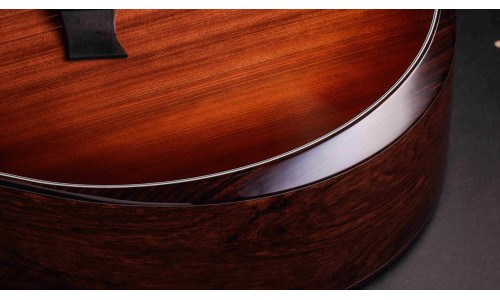 Taylor Custom #32 Grand Auditorium - Sinker Redwood And Honduran Rosewood