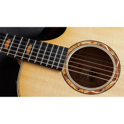 Taylor Custom #32 Grand Auditorium - Sinker Redwood And Honduran Rosewood - Natural