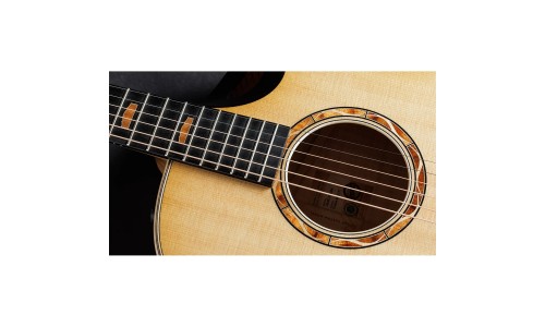 Taylor Custom #32 Grand Auditorium - Sinker Redwood And Honduran Rosewood - Natural