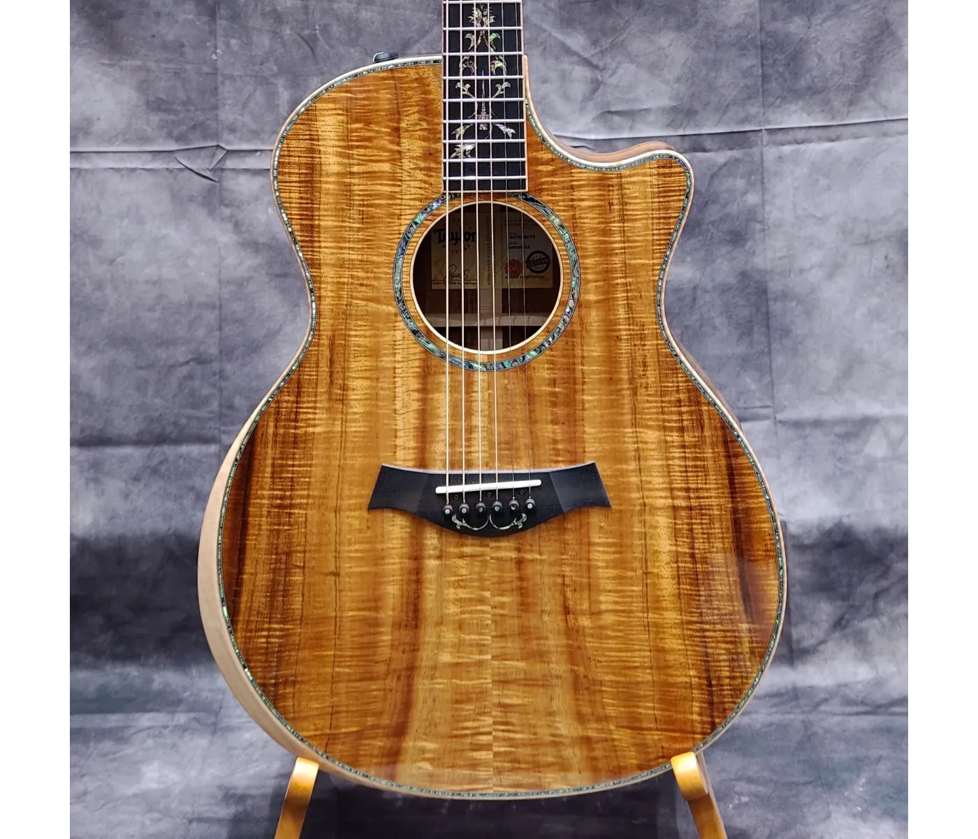 Taylor Custom 13067 GA Acoustic Electric Guitar - Natural Taylor Custom 13067 GA Acoustic Electric Guitar - Natural